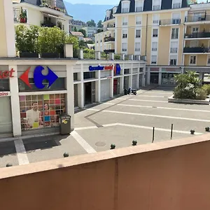https://charmant-et-hypercentral.hotels-rhonealpes.com