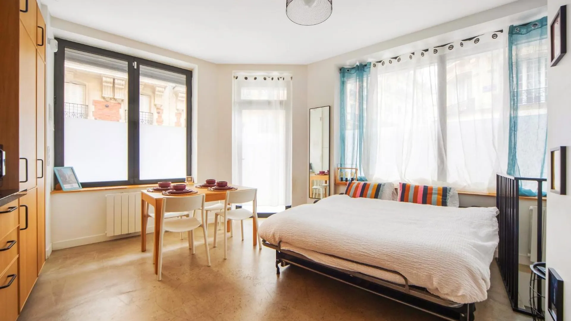 Large Flat Very Close To Montmartre Paris France